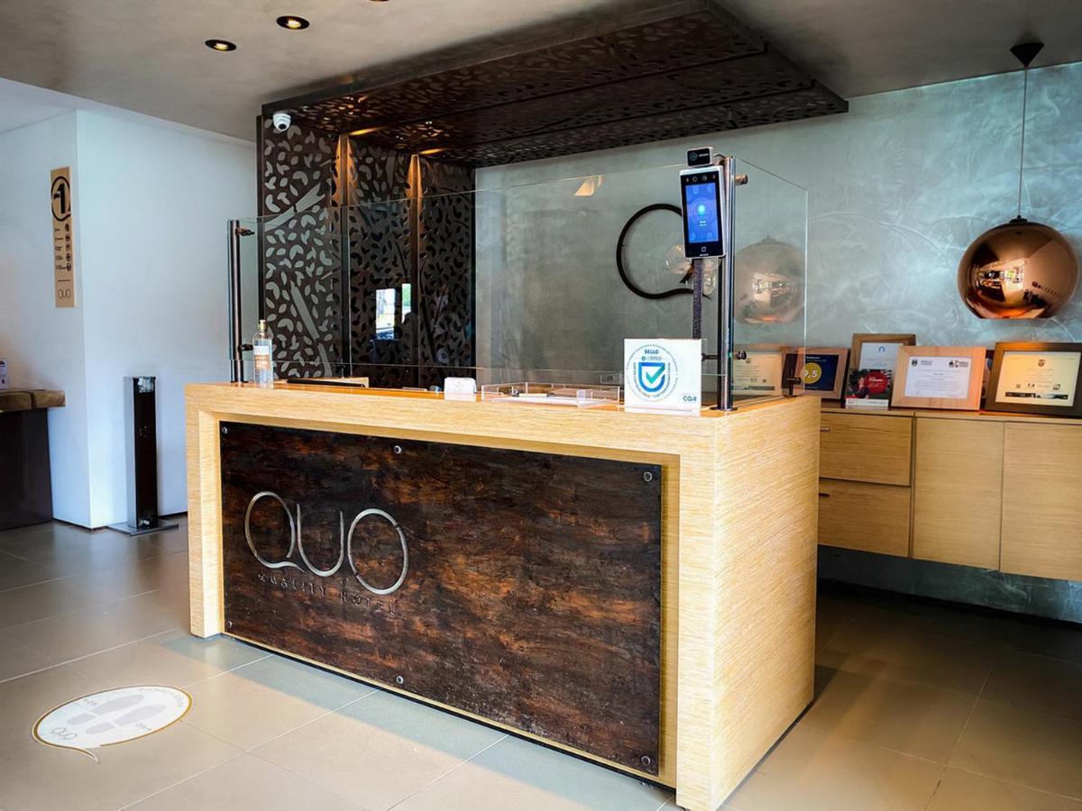 Quo Quality Hotel Manizales Esterno foto A temperature screening station at the front desk of a hotel in Phuket, Thailand