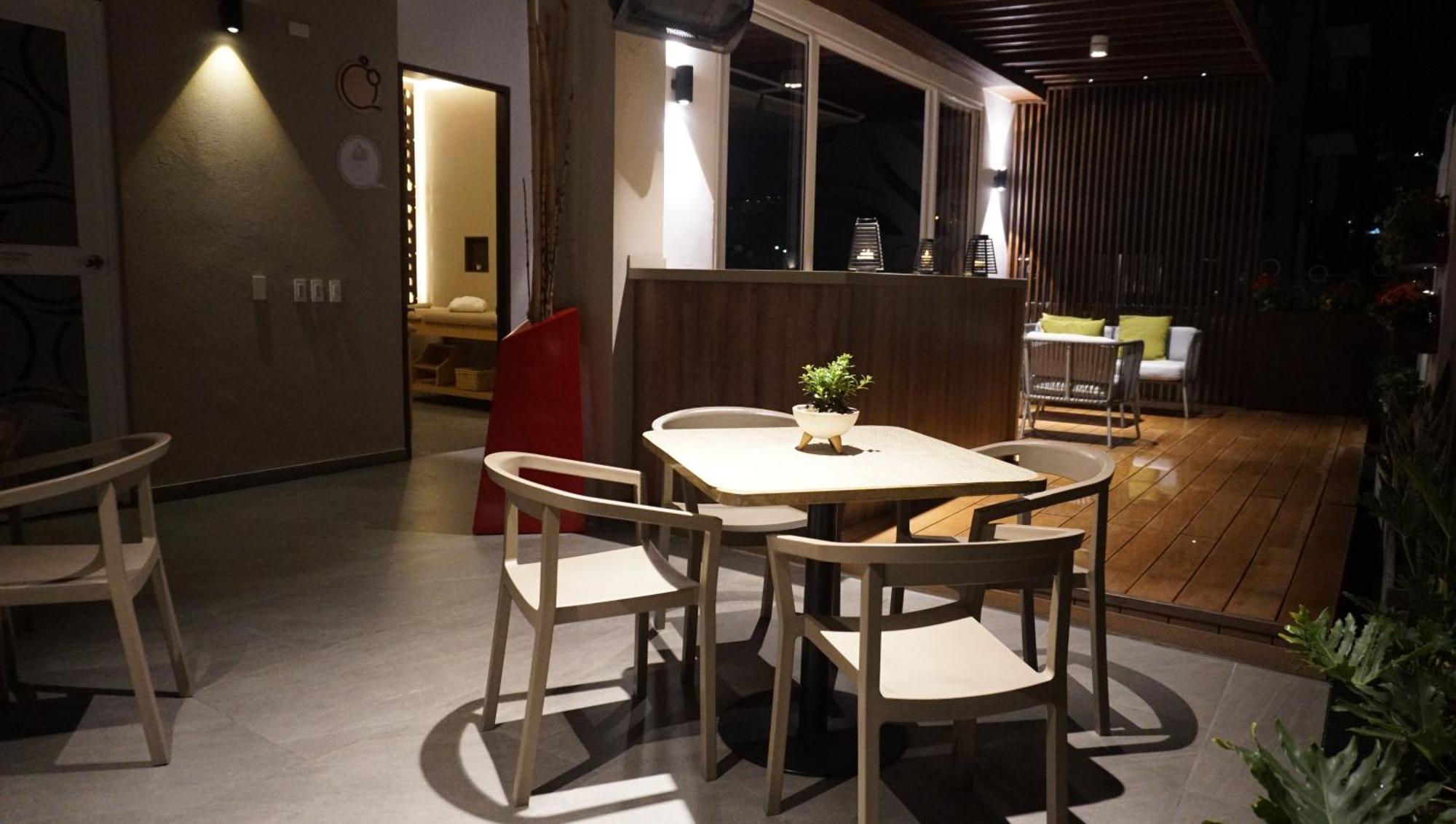 Quo Quality Hotel Manizales Esterno foto A dining room