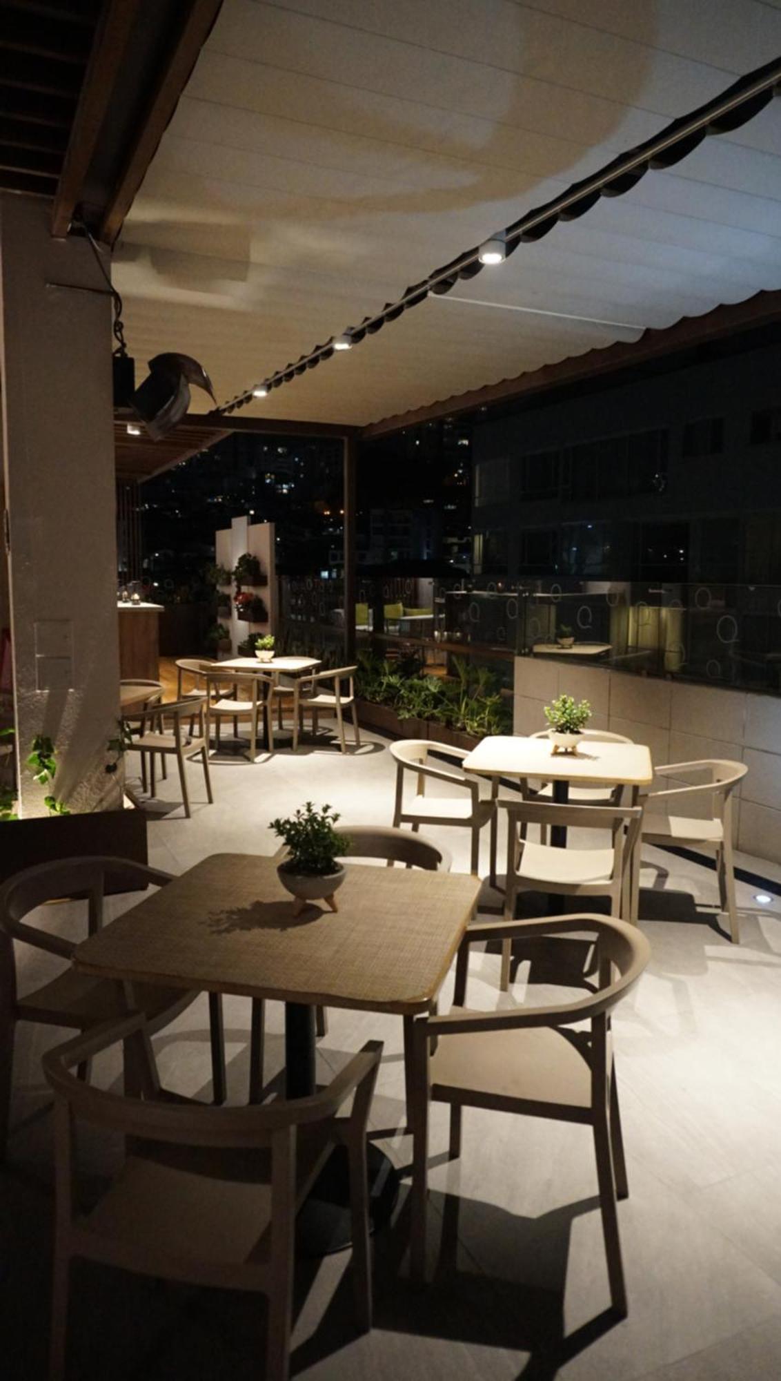 Quo Quality Hotel Manizales Esterno foto The interior of the restaurant