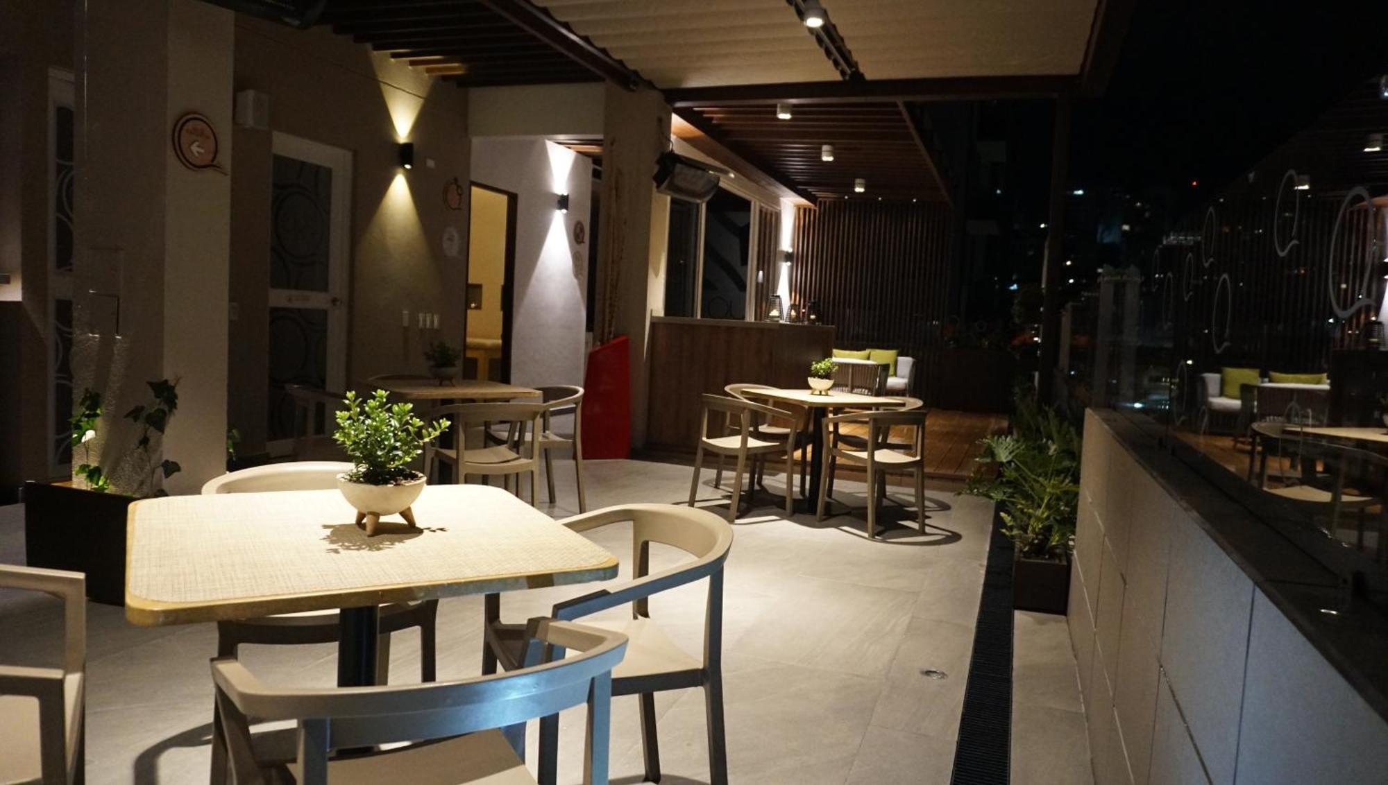 Quo Quality Hotel Manizales Esterno foto The interior of the restaurant