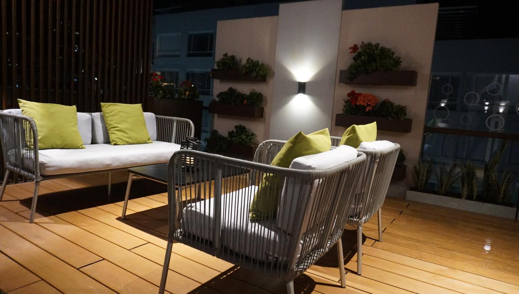 Quo Quality Hotel Manizales Esterno foto A modern garden furniture set
