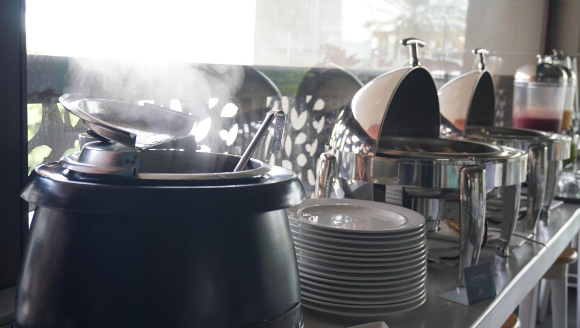 Quo Quality Hotel Manizales Esterno foto A chafing dish