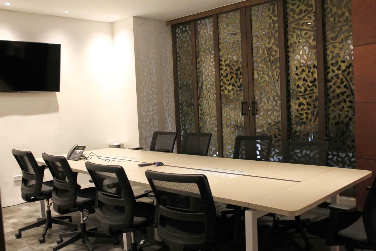 Quo Quality Hotel Manizales Esterno foto A meeting room at the headquarters of the National University of Ireland, Galway