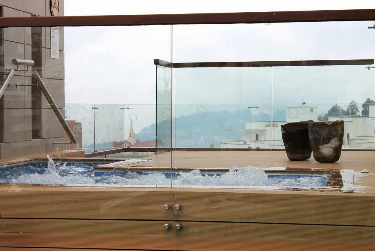 Quo Quality Hotel Manizales Esterno foto A glass balustrade