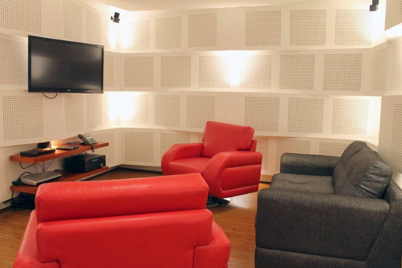 Quo Quality Hotel Manizales Esterno foto A home theater